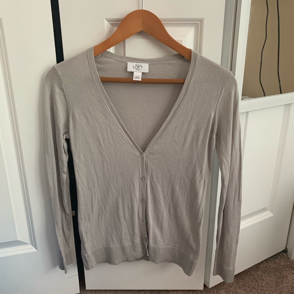 EUC Loft V neck petite cardigan